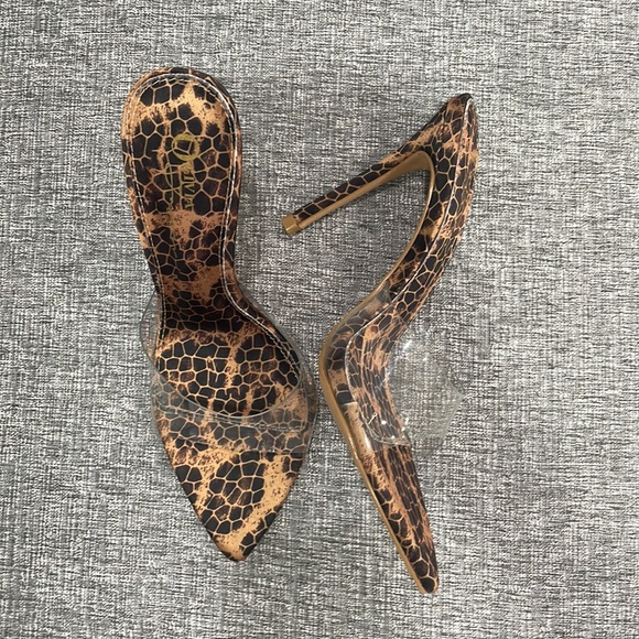 Olivia Jaymes Women's Transparent Leopard Pattern Stiletto Heeled Mule Sandals - Picture 6 of 14